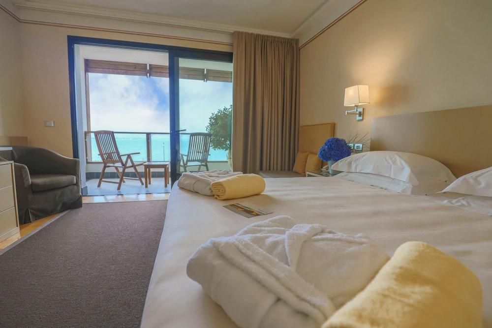 Hotel Acquaviva Del Garda Дезенцано-дель-Гарда Экстерьер фото