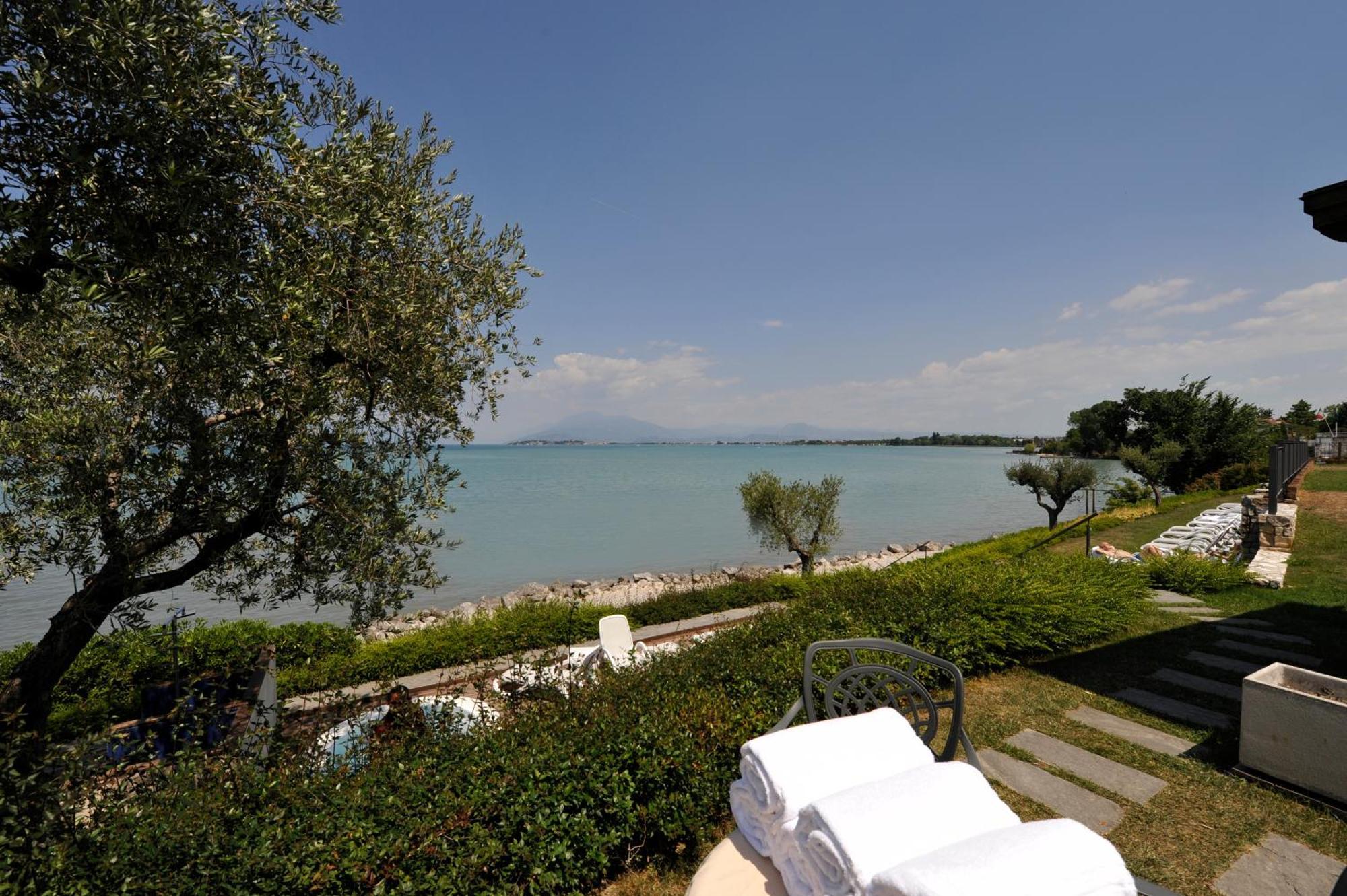 Hotel Acquaviva Del Garda Дезенцано-дель-Гарда Экстерьер фото