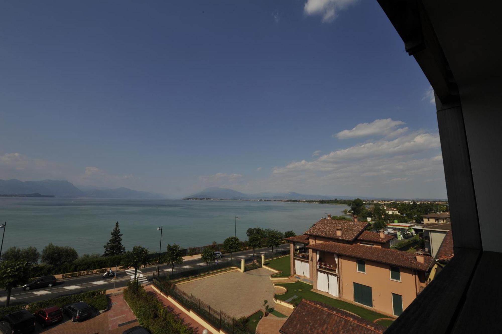 Hotel Acquaviva Del Garda Дезенцано-дель-Гарда Экстерьер фото
