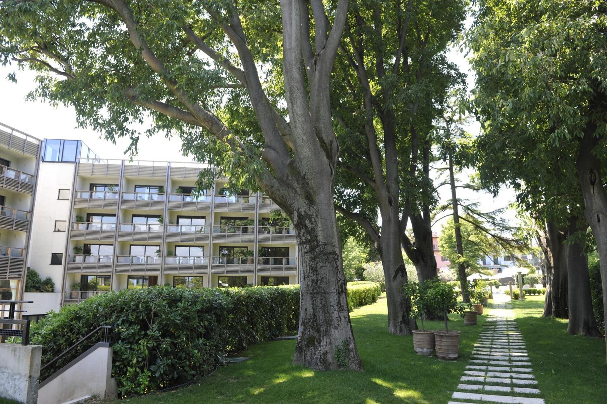 Hotel Acquaviva Del Garda Дезенцано-дель-Гарда Экстерьер фото