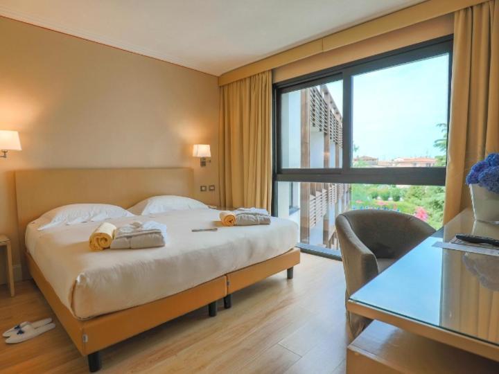 Hotel Acquaviva Del Garda Дезенцано-дель-Гарда Экстерьер фото